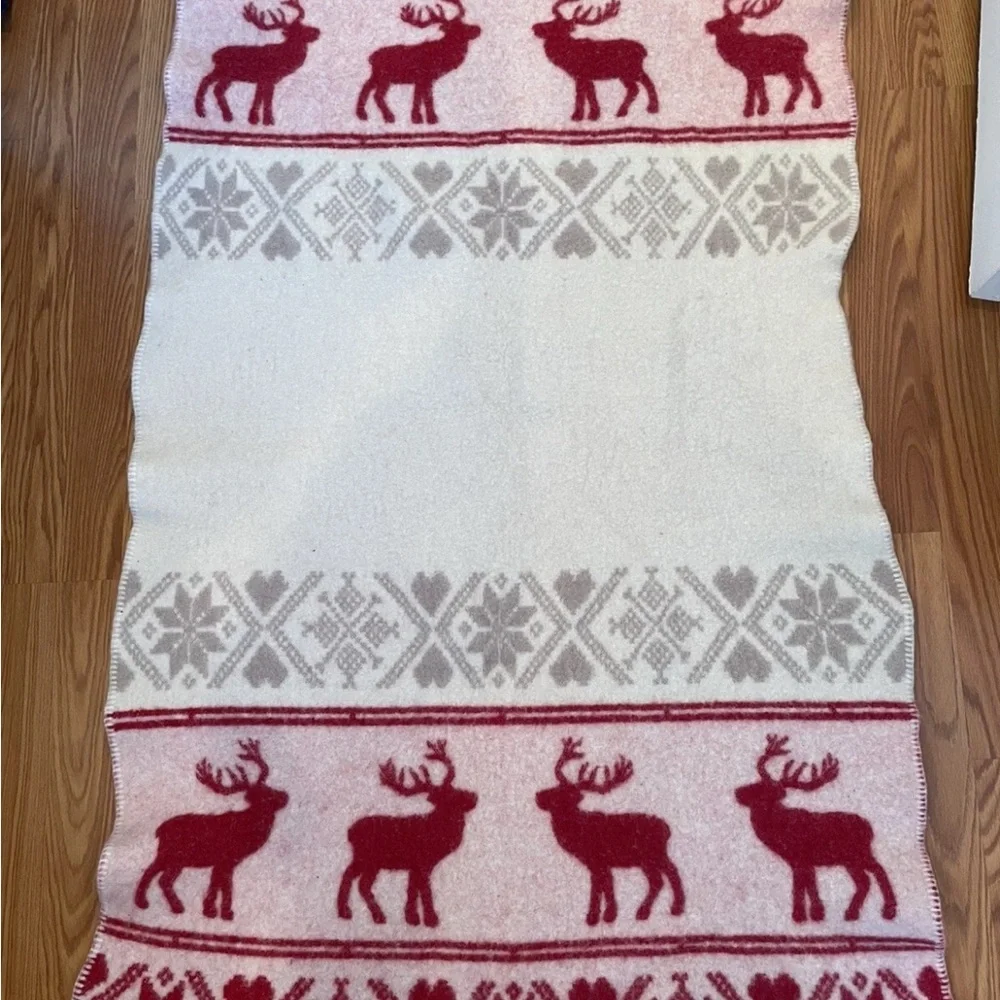 Lana & Lino Reindeer Snowflake Heart Red Reversible Wool/Cotton Throw 57